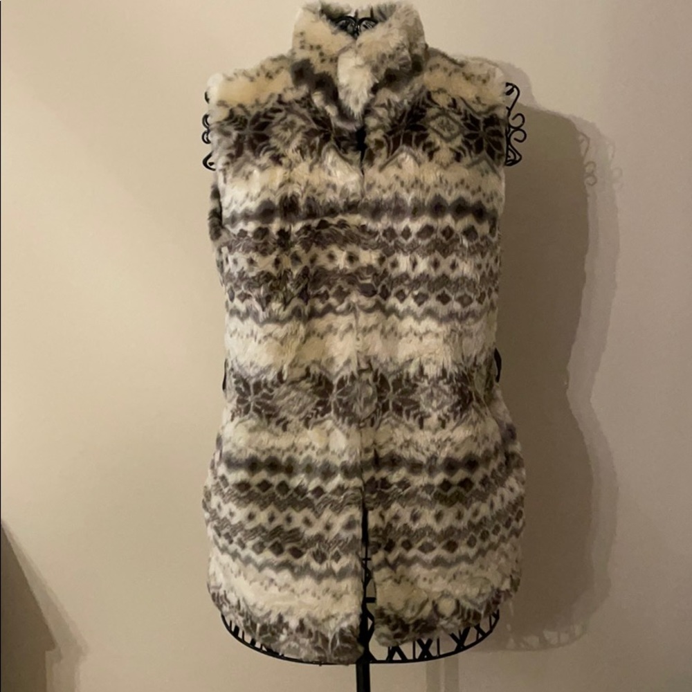 Roz & Ali Faux Fur Vest